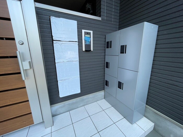 物件外観写真3　(エントランス部分)