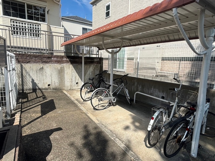 物件外観写真5　(駐輪場)