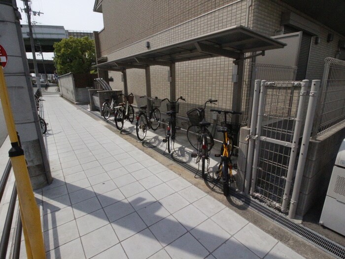 物件外観写真5　(駐輪場)