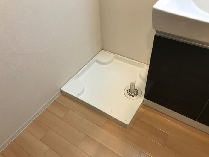 物件内観写真6　(洗濯機置場)