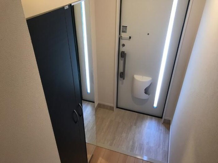 物件内観写真12　(玄関)
