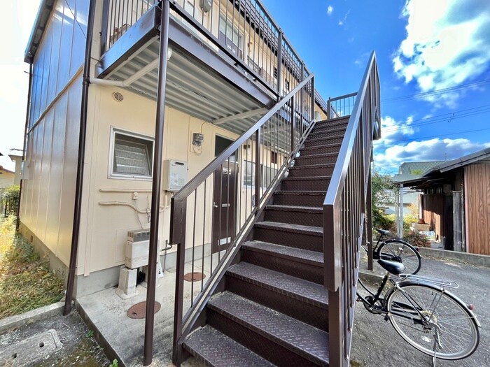 物件外観写真2　(エントランス部分)