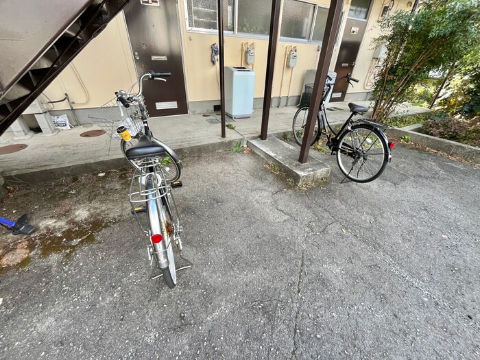 物件外観写真4　(駐輪場)