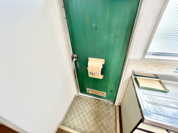 物件内観写真11　(玄関)