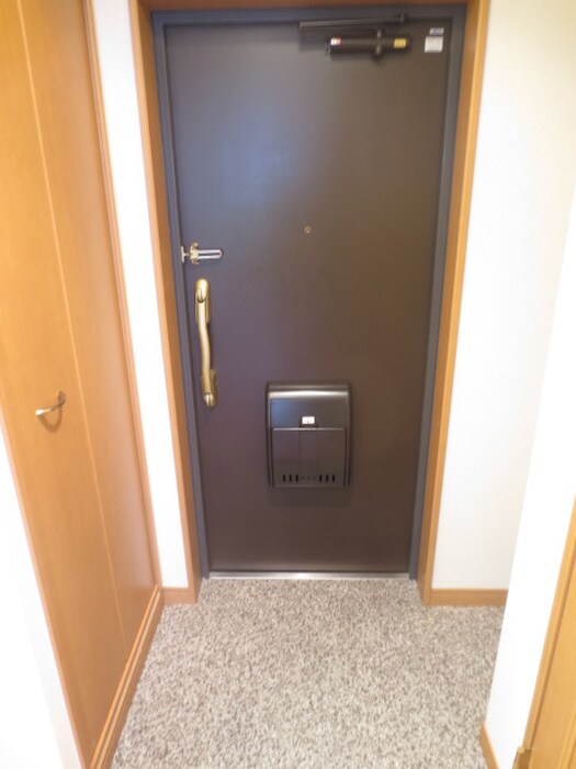 物件内観写真8　(玄関)