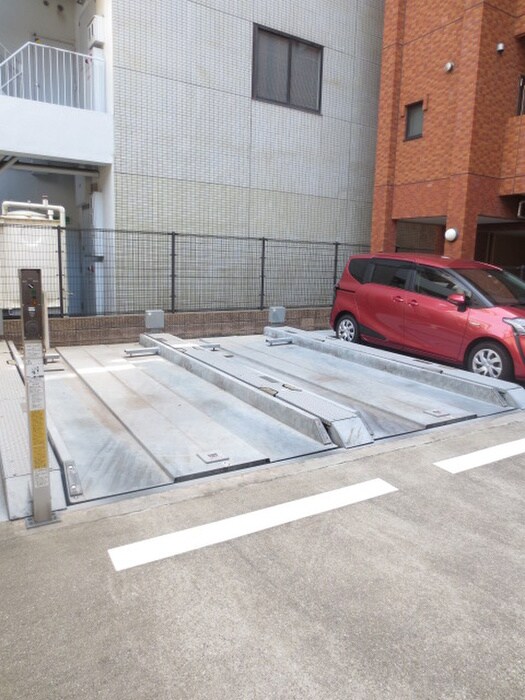 物件外観写真5　(駐車場)