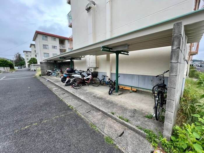 物件外観写真3　(駐輪場)