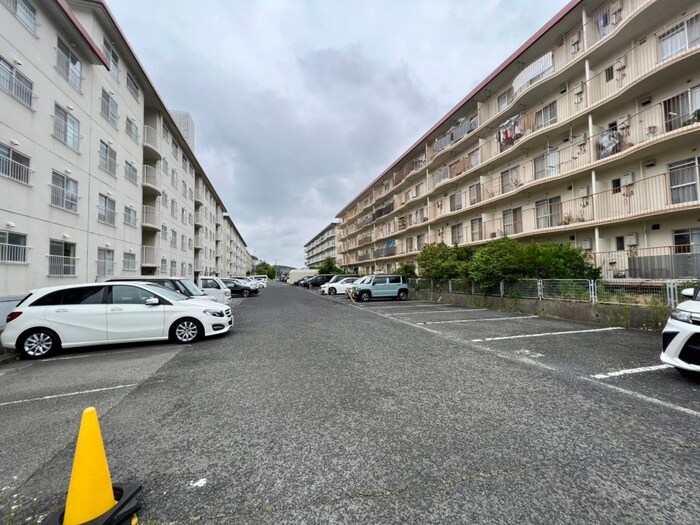 物件外観写真4　(駐車場)