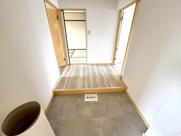 物件内観写真16　(玄関)