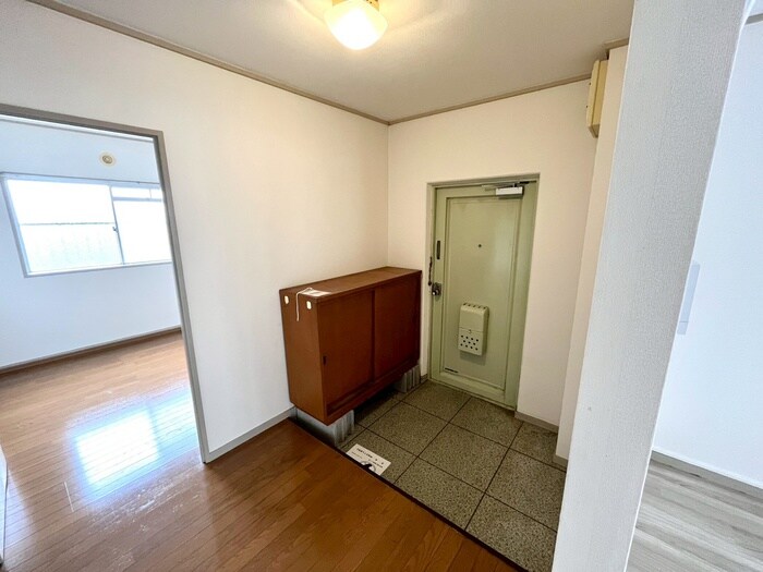 物件内観写真17　(玄関)