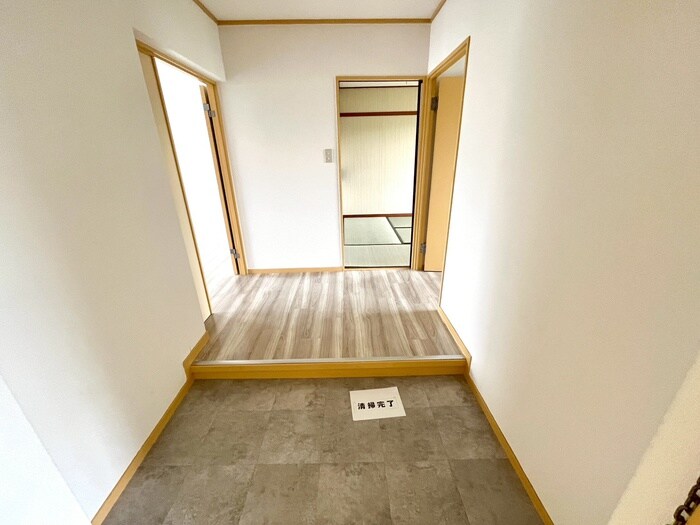 物件内観写真17　(玄関)