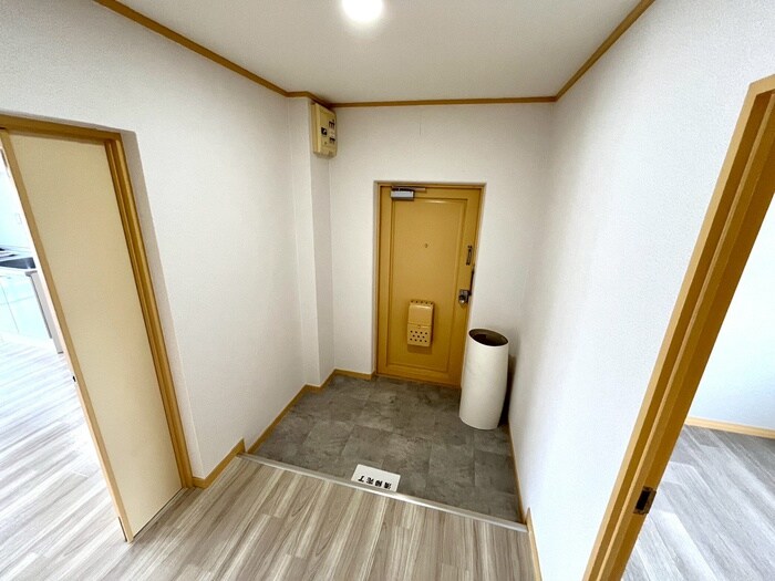 物件内観写真17　(玄関)