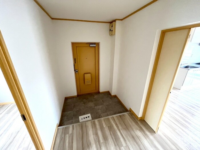 物件内観写真18　(玄関)
