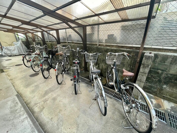 物件外観写真4　(駐輪場)