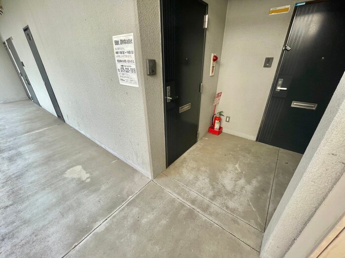 物件外観写真5　(エントランス部分)