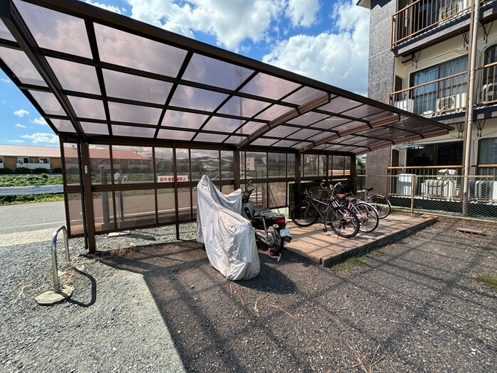 物件外観写真5　(駐輪場)