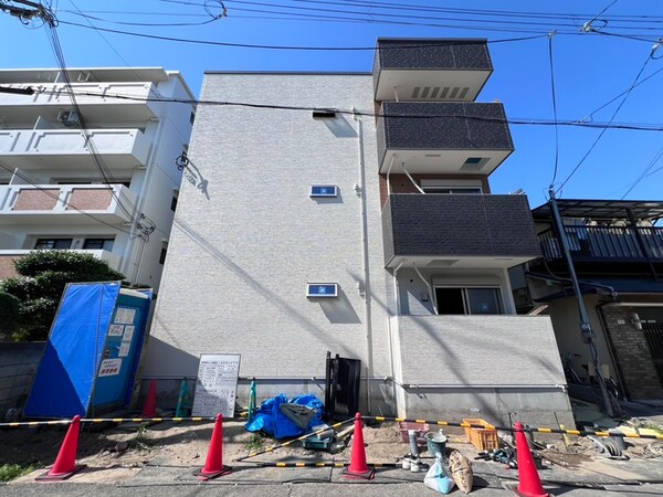 建築中