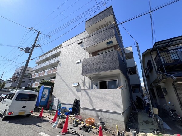 建築中
