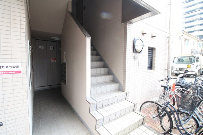 物件外観写真5　(エントランス部分)