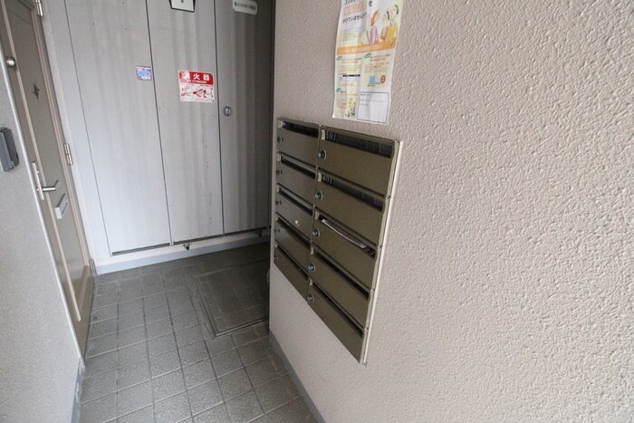 物件外観写真6　(エントランス部分)