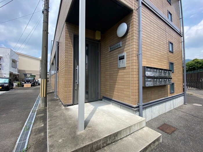 物件外観写真3　(エントランス部分)