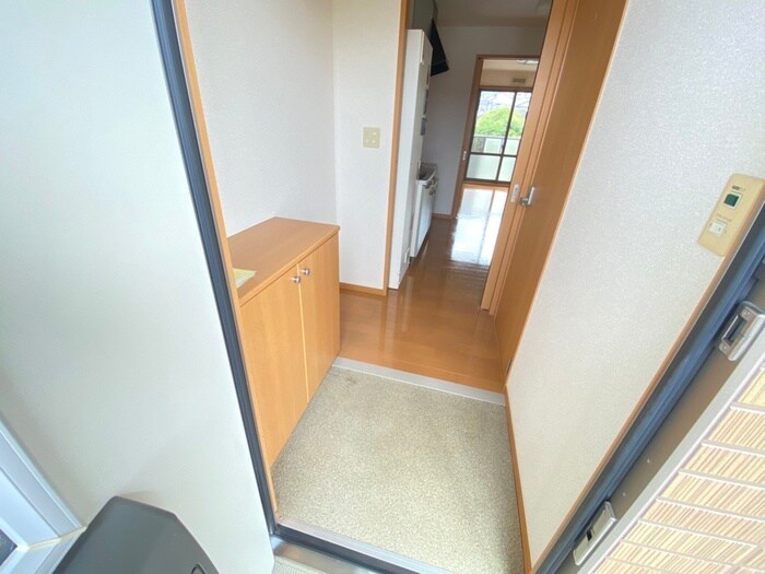 物件内観写真16　(玄関)