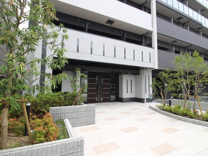 物件外観写真2　(エントランス部分)