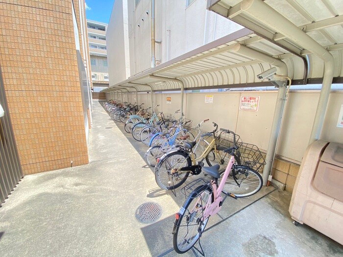 物件外観写真5　(駐輪場)