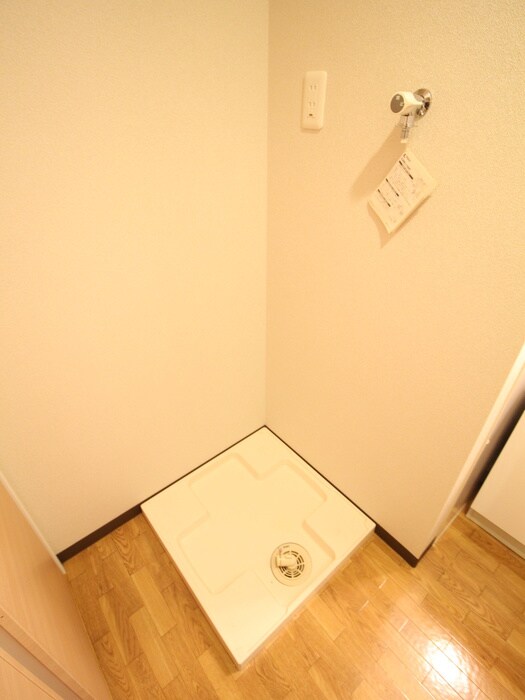 物件内観写真14　(洗濯機置場)