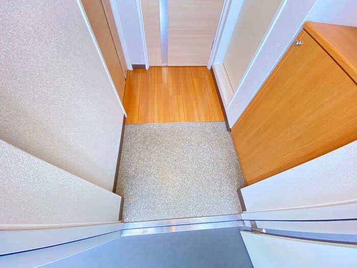 物件内観写真18　(玄関)