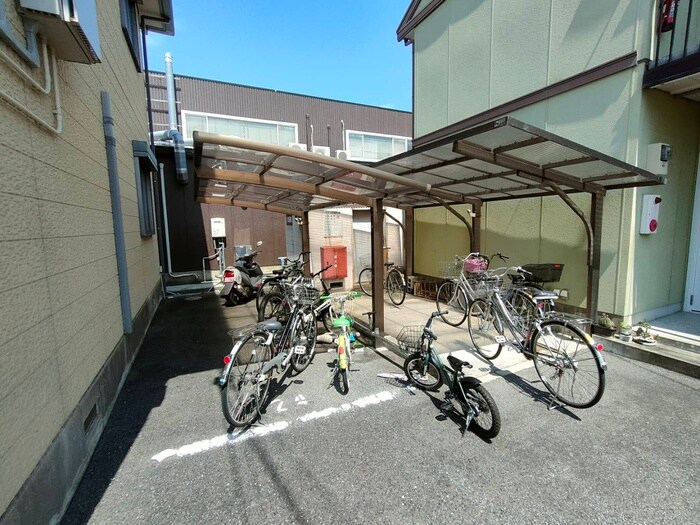 物件外観写真4　(駐輪場)