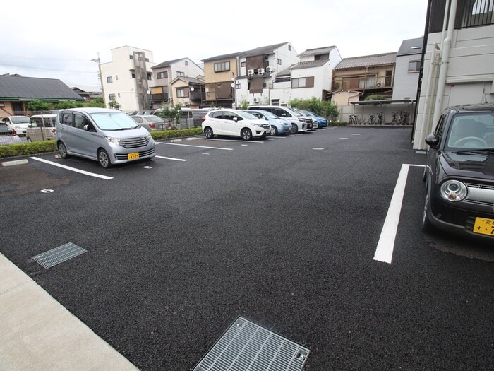 物件外観写真3　(駐車場)