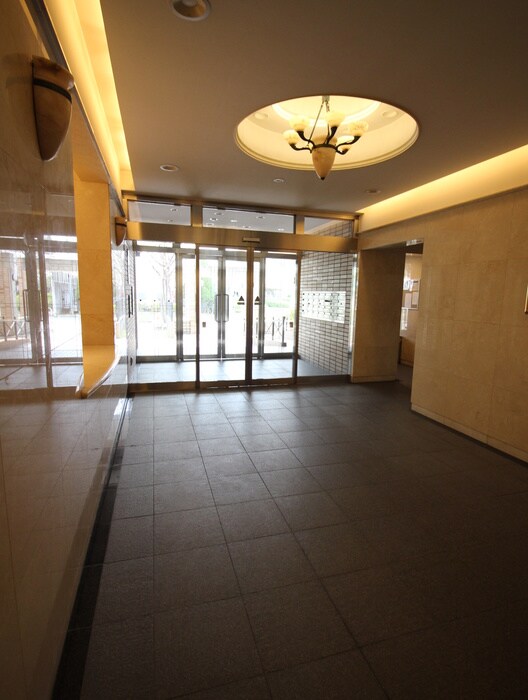 物件外観写真4　(エントランス部分)