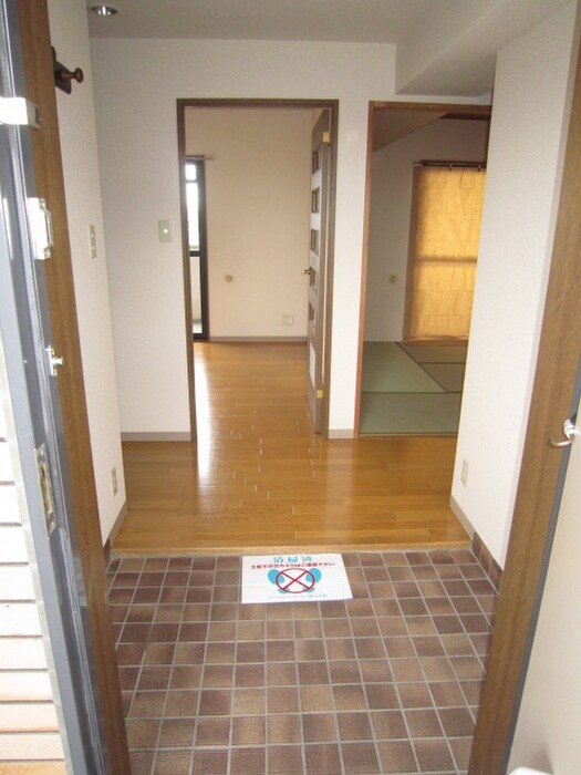 物件内観写真10　(玄関)