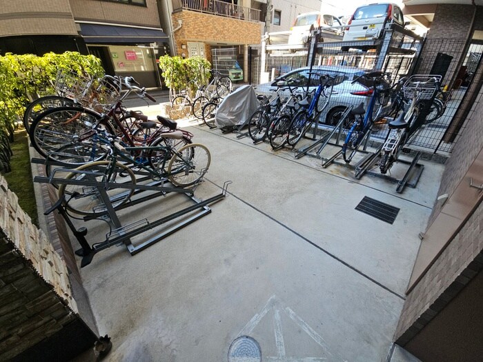 物件外観写真2　(駐輪場)