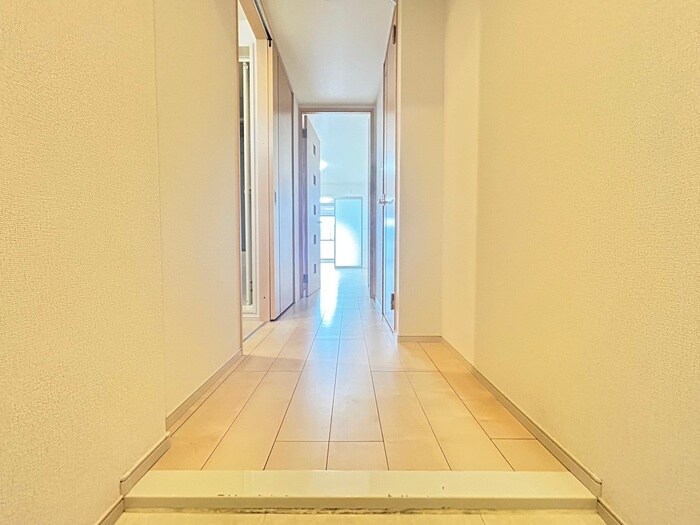 物件内観写真9　(玄関)