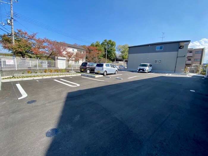 物件外観写真2　(駐車場)