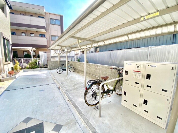 物件外観写真4　(駐輪場)