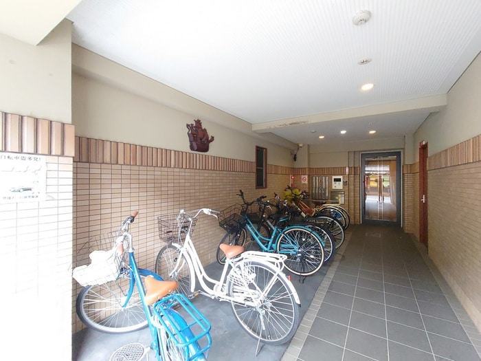 物件外観写真2　(駐輪場)