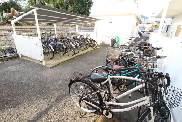 物件外観写真5　(駐輪場)