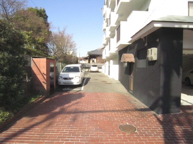 物件外観写真6　(駐車場)