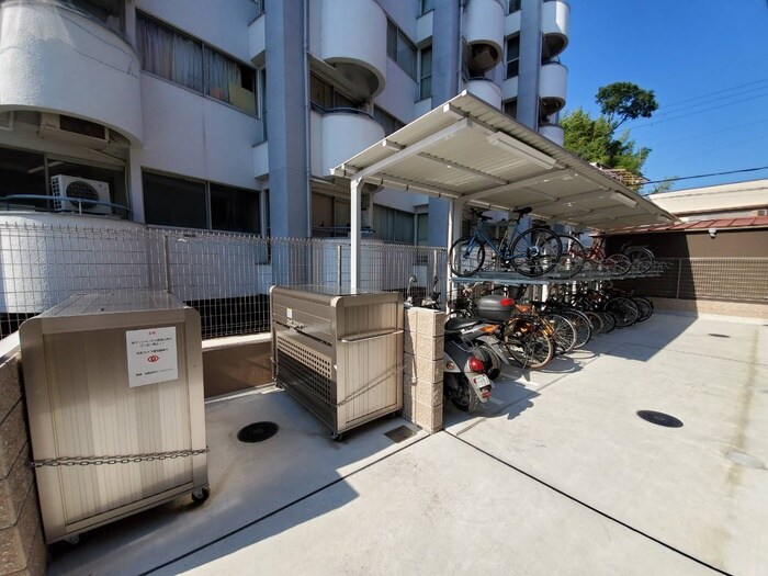 物件外観写真4　(駐輪場)