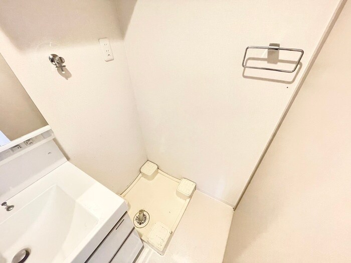 物件内観写真16　(洗濯機置場)