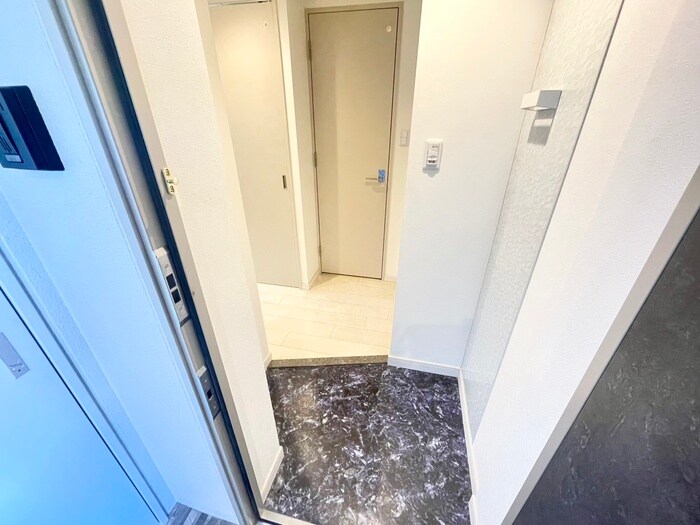 物件内観写真17　(玄関)