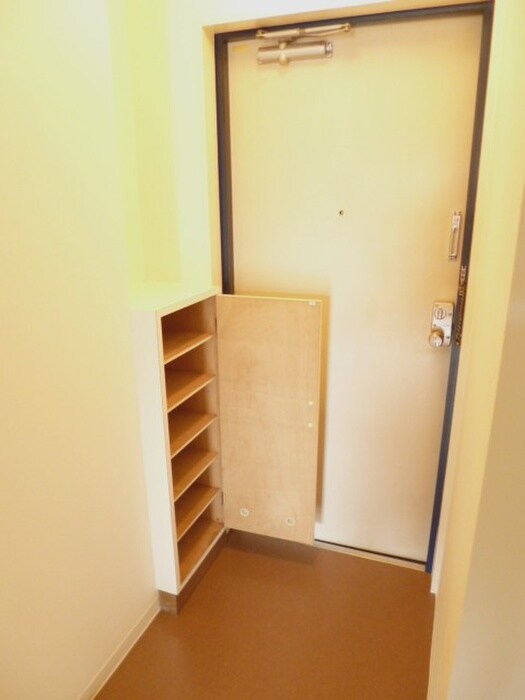 物件内観写真12　(玄関)