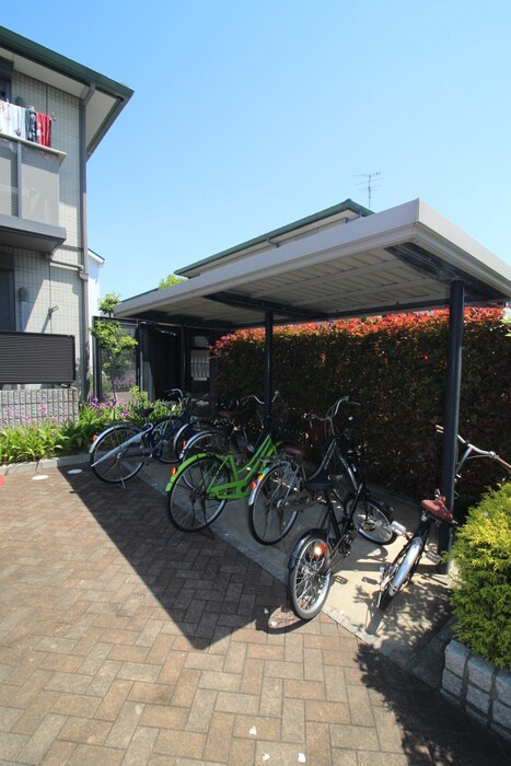 物件外観写真3　(駐輪場)