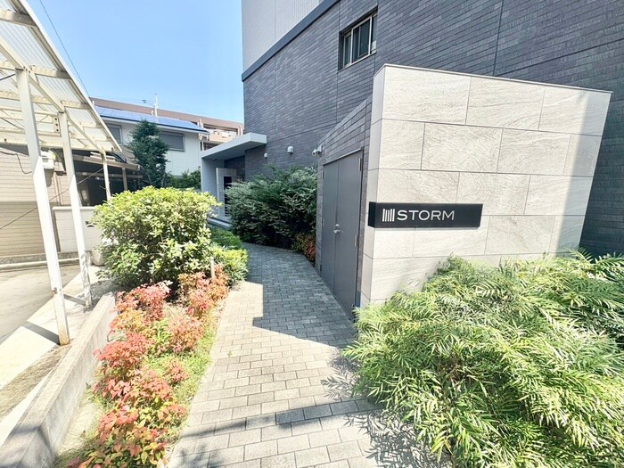 物件外観写真2　(エントランス部分)