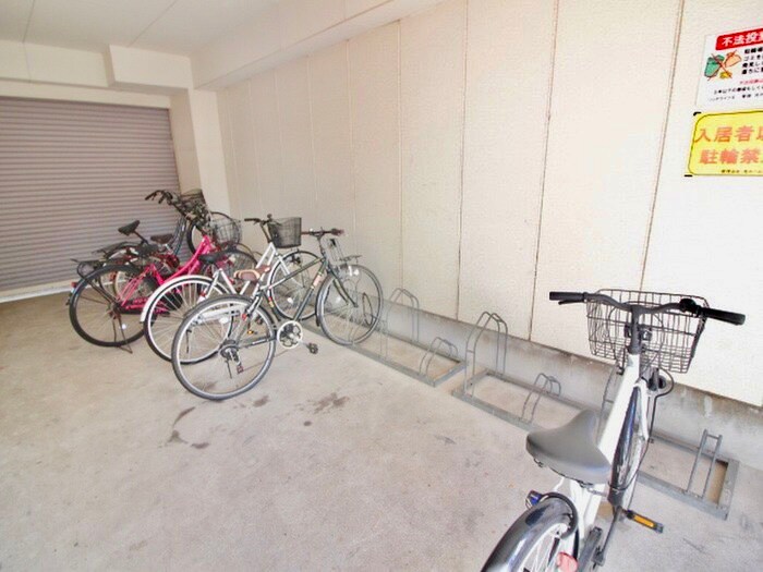 物件外観写真3　(駐輪場)
