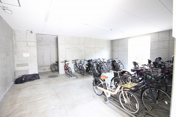 物件外観写真4　(駐輪場)