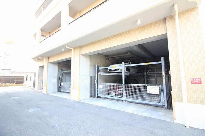 物件外観写真6　(駐車場)